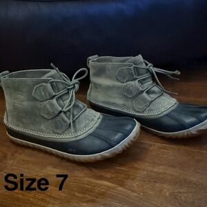 Sorel Black and Gray Lace-Up Boots
